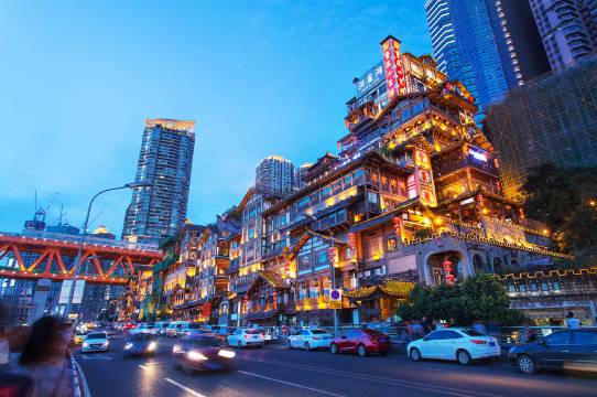 重庆美食街上的系小屋