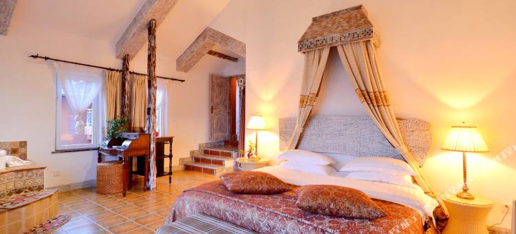 丽江逸人水岸城堡客栈图片