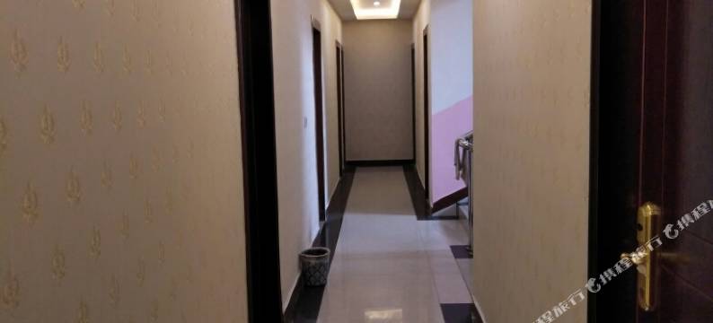 泸定场口客栈图片