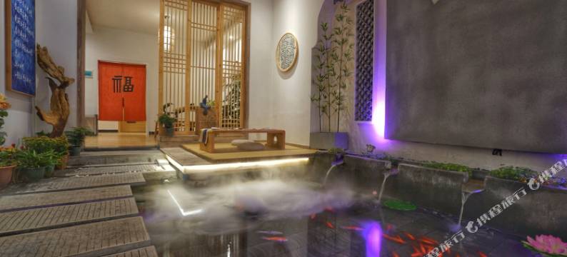 凤凰山前月下江景民宿图片