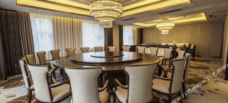 卢氏国际酒店图片