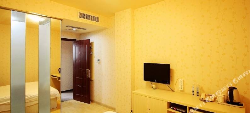 爱客100连锁宾馆(青岛流亭商务区二店)图片