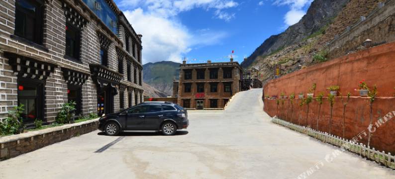 丽景天成酒店(稻城亚丁新游客中心店)图片