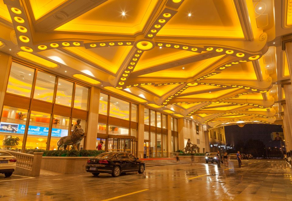 常州白金汉爵大酒店外景图