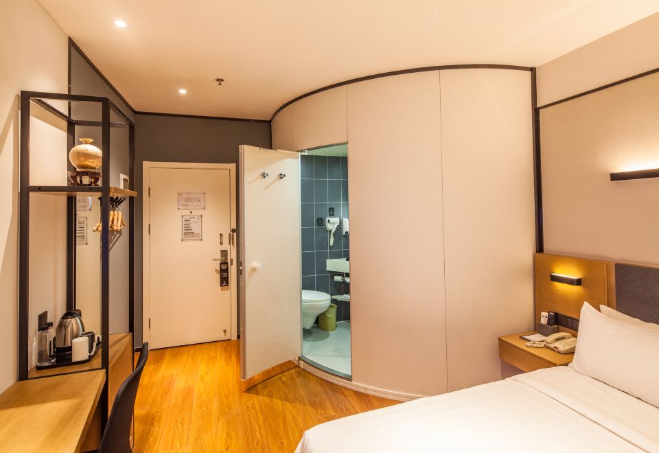 SuperiseHotel Hotel Overview