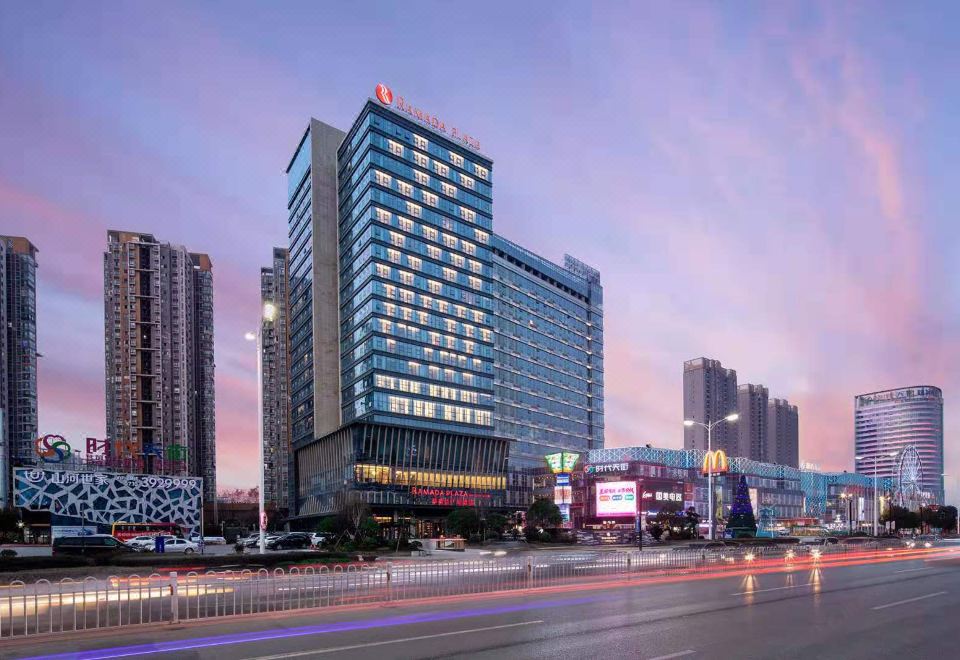 襄阳星澜华美达广场酒店外景图