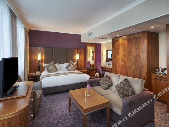 伦敦伊灵皇冠假日酒店