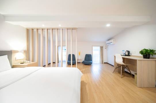 格萌酒店(上海惠南禹洲商业广场店)