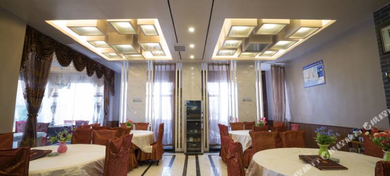 峨眉山巨峰楼大酒店(金顶雷洞坪店)图片