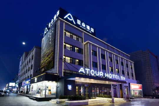 大连开发区金马路亚朵酒店