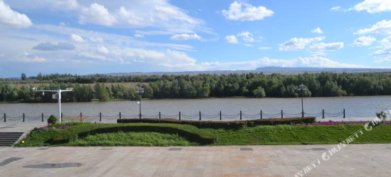 布尔津俄罗斯凯旋门大酒店图片