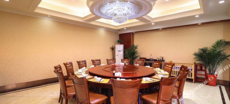 易县兰宝时尚四季酒店图片