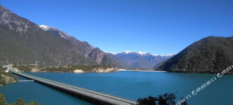 林芝柏栎荟舍酒店图片