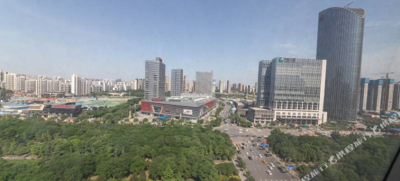 西安水晶岛酒店(省体育馆地铁站高新万达ONE店)图片