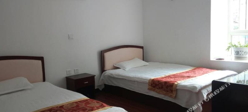 泸定俊豪酒店图片