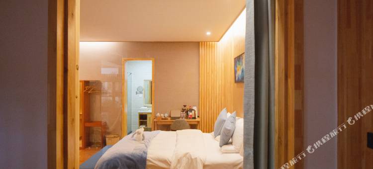 香格里拉横竖撇捺WOODEN HOTEL客栈(独克宗古城店)图片