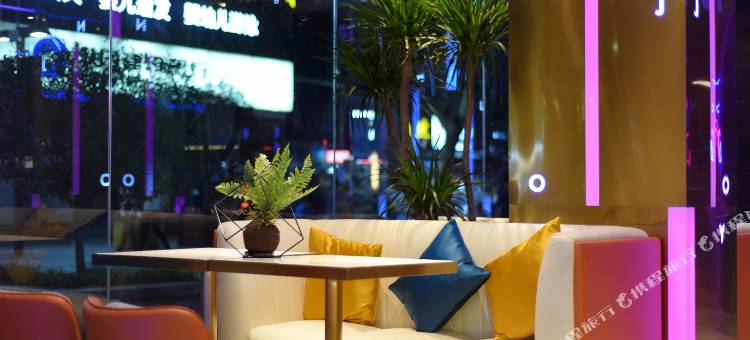 雅格欢聚酒店(宜昌滨江公园CBD购物中心店)图片