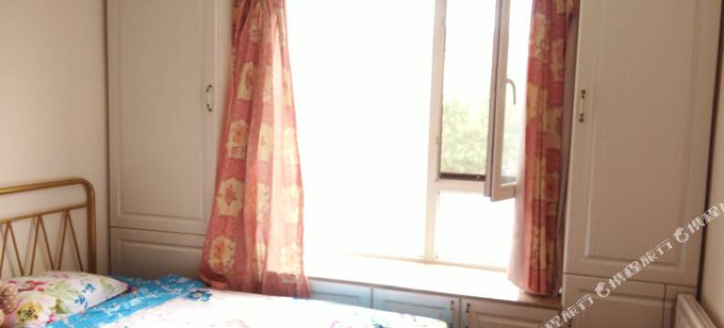 青岛地铁口五四广场万象城供啤酒原浆的二居公寓(延安三路分店)图片