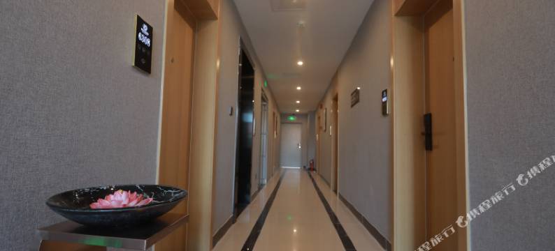 微客布景酒店(绵阳火车站园艺山店)图片