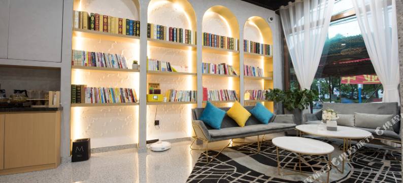 云智能酒店(上海行知路地铁站店)图片