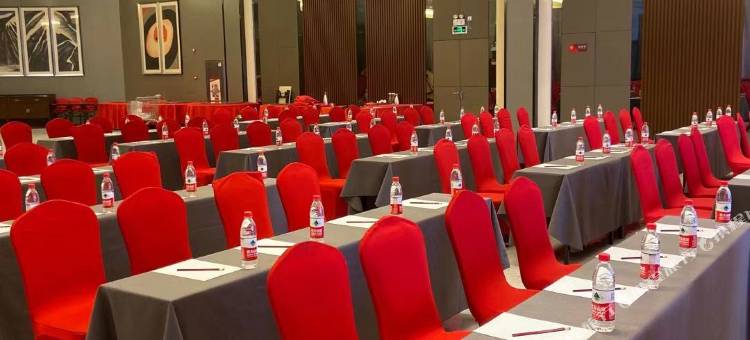 艳阳天酒店(武汉后湖大道地铁站店)图片