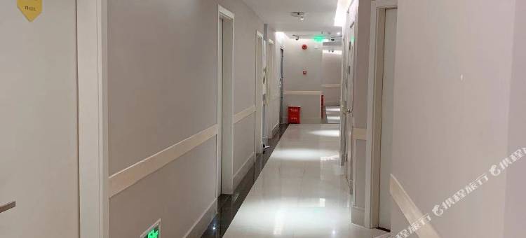 易佰酒店(上海长海医院翔殷路地铁站店)图片
