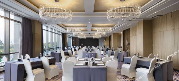 上海新虹桥国家会展中心灿辉希尔顿花园酒店图片