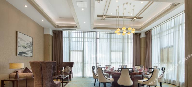 万绿城铂瑞兹酒店(安顺古城历史文化街区大润发店)图片