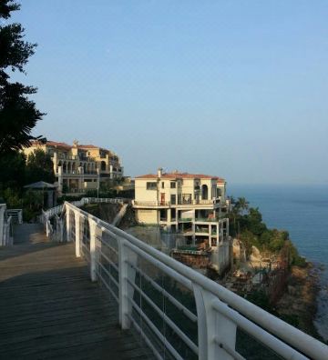 Century Seaview VillaHotel Overview