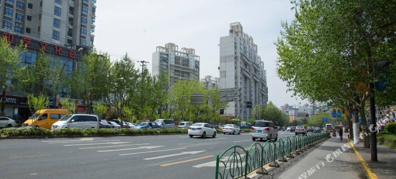 吉秦酒店(上海新华医院江浦路地铁站店)图片