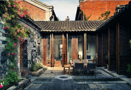 Huaji Hotel Hotel Overview