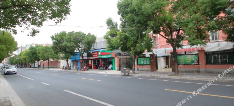 轻住·新人人酒店(上海彭浦新村地铁站店)图片