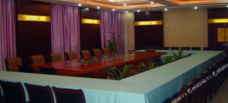 南召丹霞大酒店(万德隆购物中心店)图片