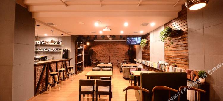 富壹號国际青年旅舍(哈尔滨中央大街索菲亚教堂店)图片