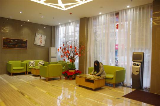 广宁小树时尚酒店