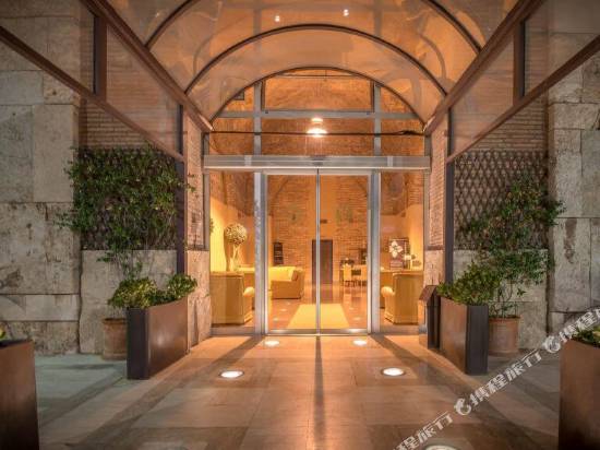 EUR松樹公園別墅酒店