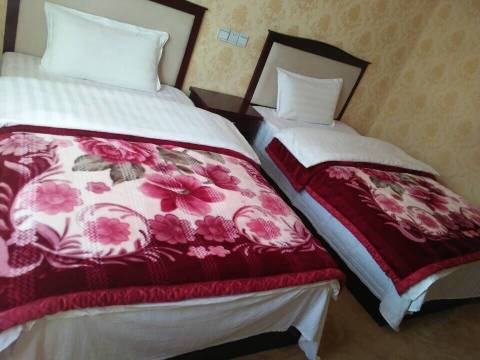 昌都然乌川菜王饭庄住宿