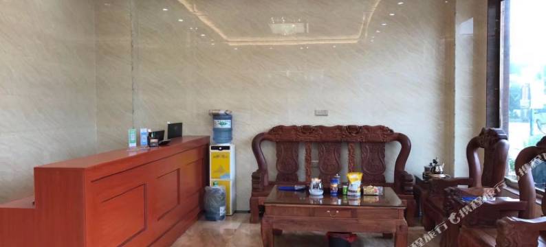 东兴强华商务酒店(万尾金滩店)图片