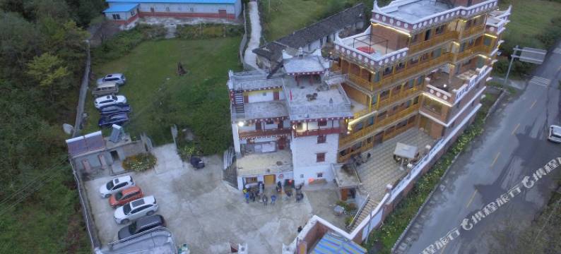 丹巴坐佛山庄度假酒店图片