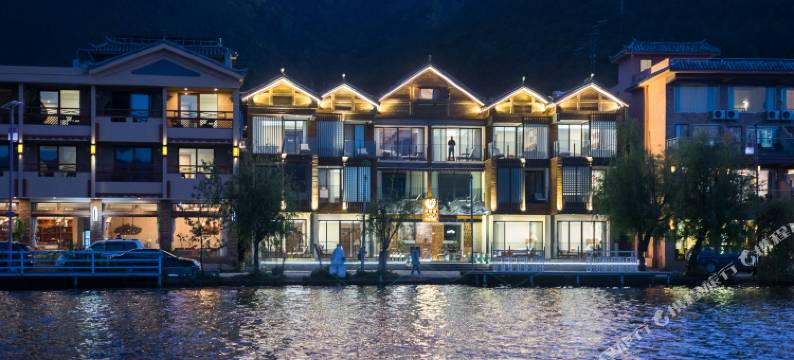 泸沽湖晓驻·摩梭湖景酒店图片