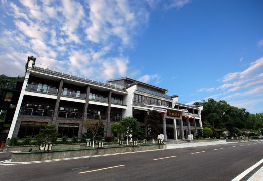 Dongqiao Mingyue Hotel Hotel Overview
