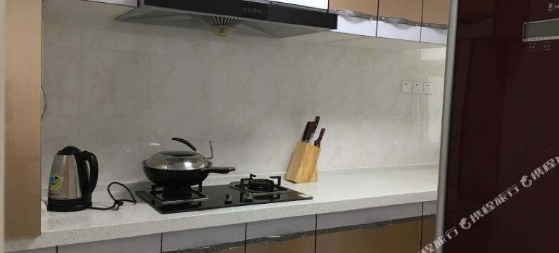 青岛金沙滩凤凰金岸套三精装房普通公寓图片