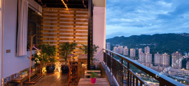 江畔云端S·Santorini高空江景公寓(重庆解放碑朝天门广场店)图片