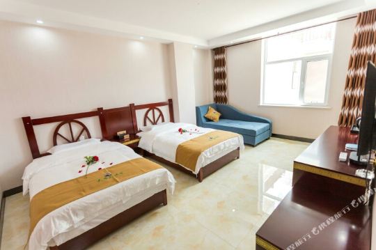 乌兰县 >> 酒店标签: 客栈酒店 茶卡镇达布逊淖尔区族风情园共多少人