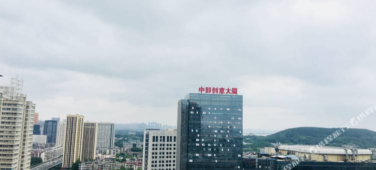 平行世界自助公寓(武汉大学店)图片