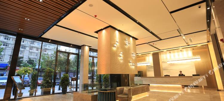 纽宾凯朗逸酒店(武汉黄鹤楼音乐学院店)图片