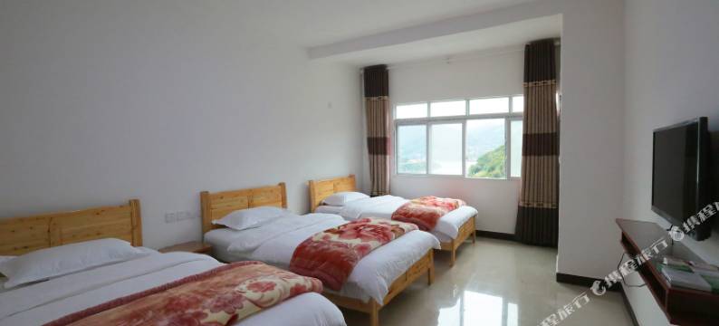 宝兴安尔吉大酒店图片