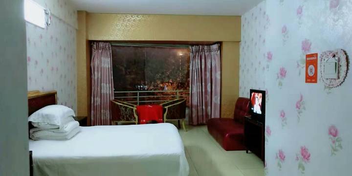 成都温馨阳光民宿(成都四川师大地铁站店)