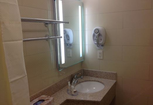 AirTrain Plaza Hotel JFK AirportHotel Overview