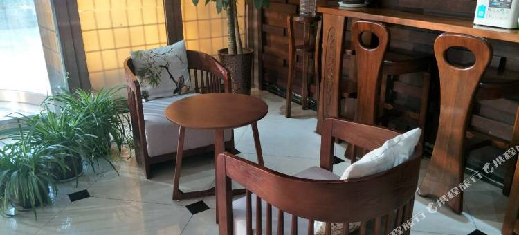 郑州铂岩酒店(郑州东站省骨科医院地铁站店)图片